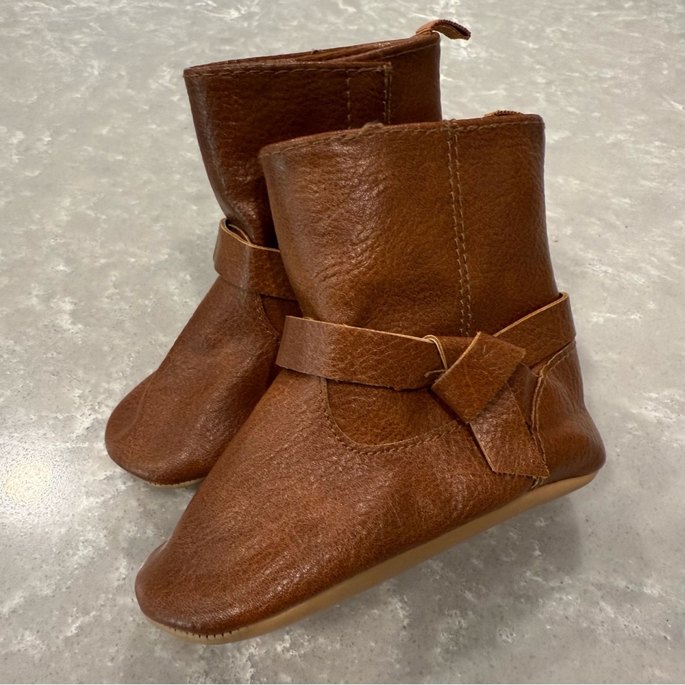 Old Navy Tan Faux Suede Fur Lined Bow Boots 6-12M EUC  baby walker soft sole